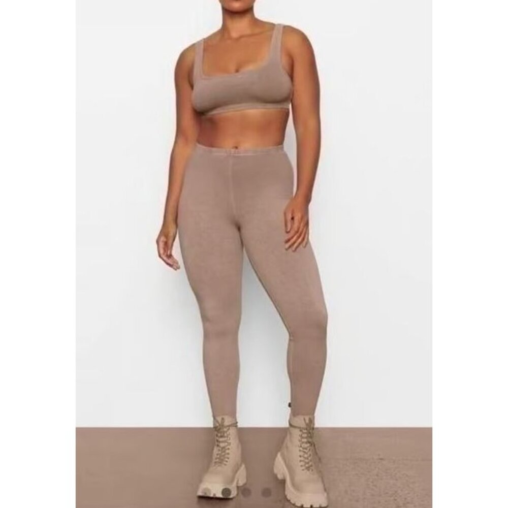 Skims Outdoor Leggings Medium NWOT